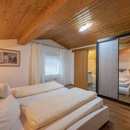 Steinadler Bed & Breakfast 4*